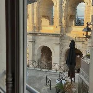 In Arles: De L'amphithéâtre Arlés